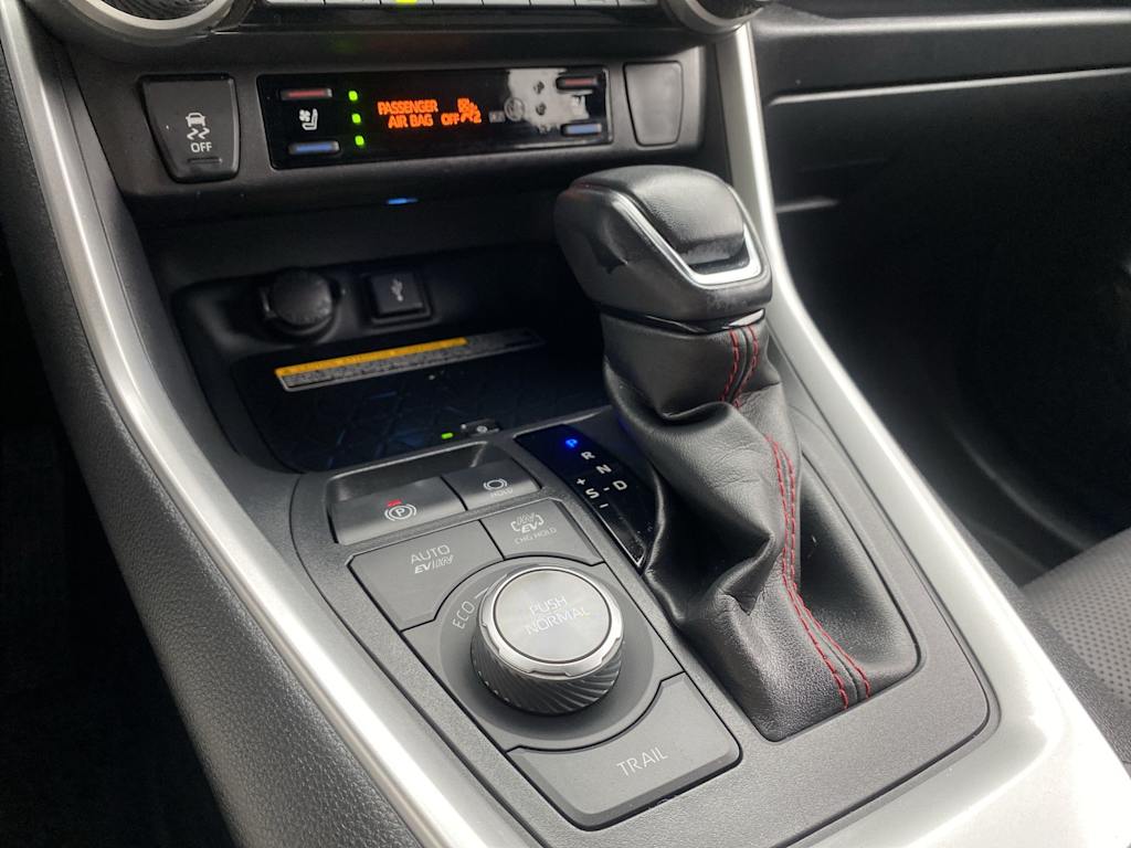 Thumbnail: 2021 Toyota RAV4 - 15