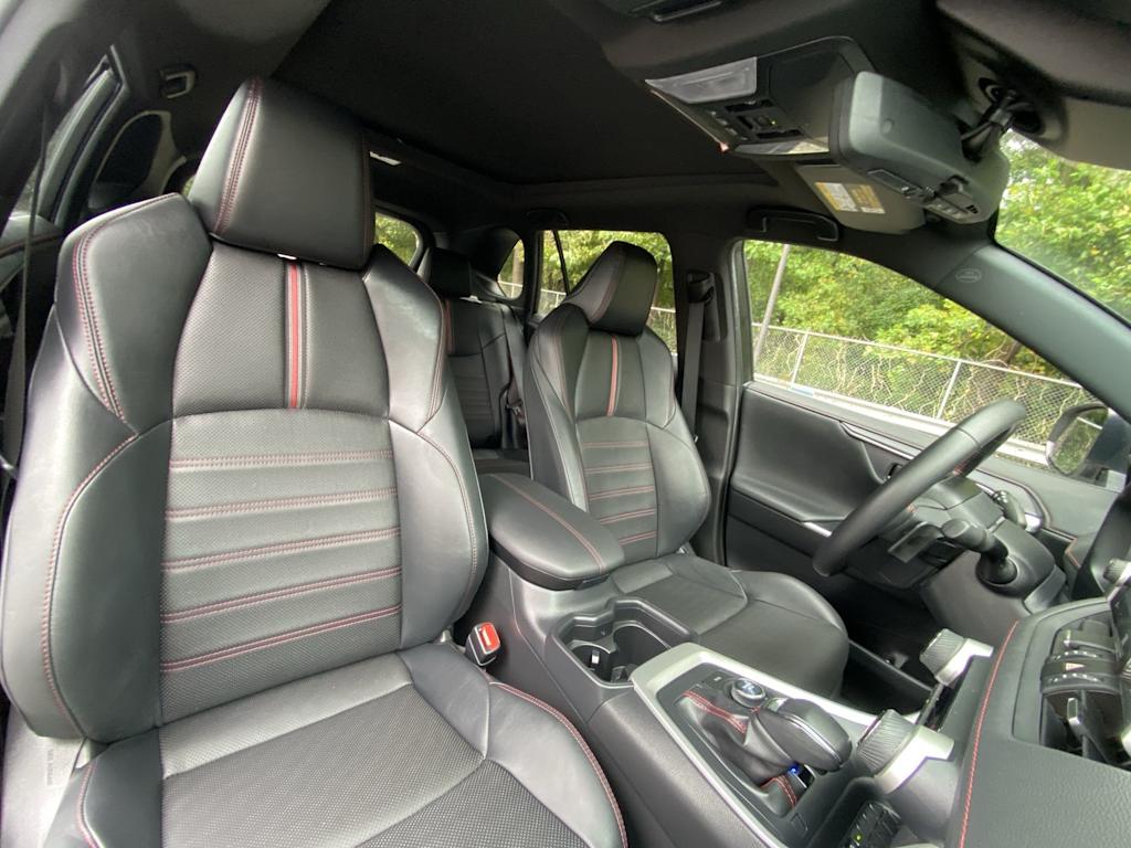 Thumbnail: 2021 Toyota RAV4 - 32