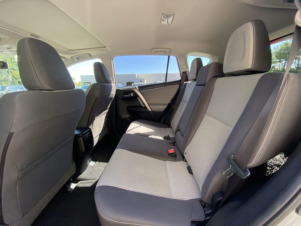 Thumbnail: 2015 Toyota RAV4 - 12
