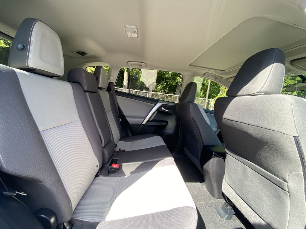 Thumbnail: 2015 Toyota RAV4 - 34