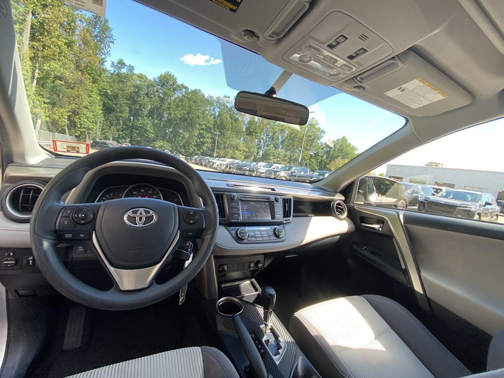 Thumbnail: 2015 Toyota RAV4 - 9
