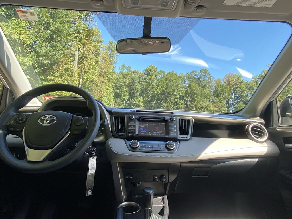Thumbnail: 2015 Toyota RAV4 - 2