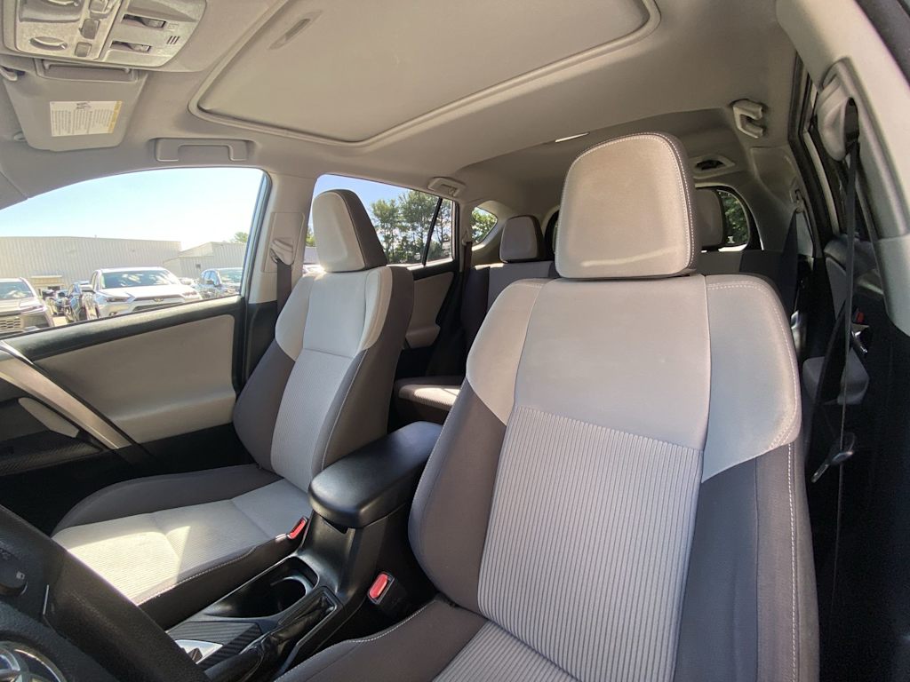 Thumbnail: 2015 Toyota RAV4 - 11