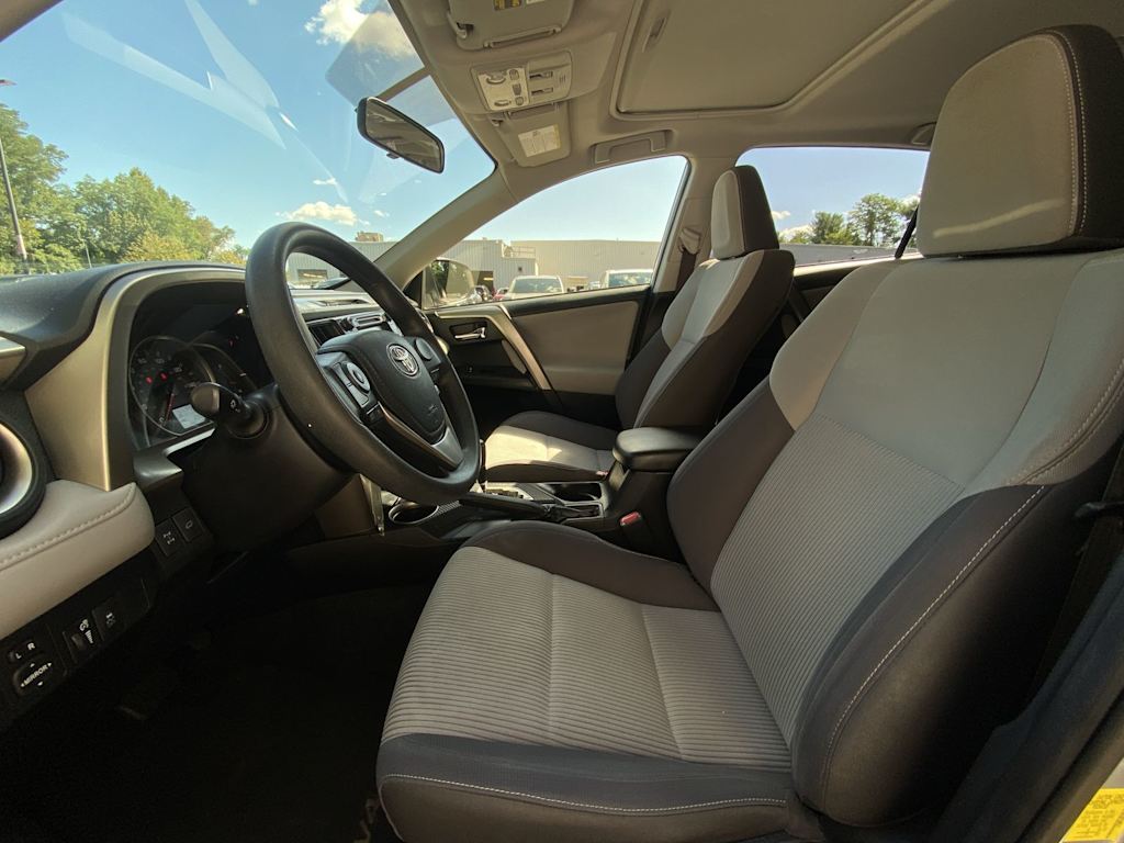 Thumbnail: 2015 Toyota RAV4 - 10