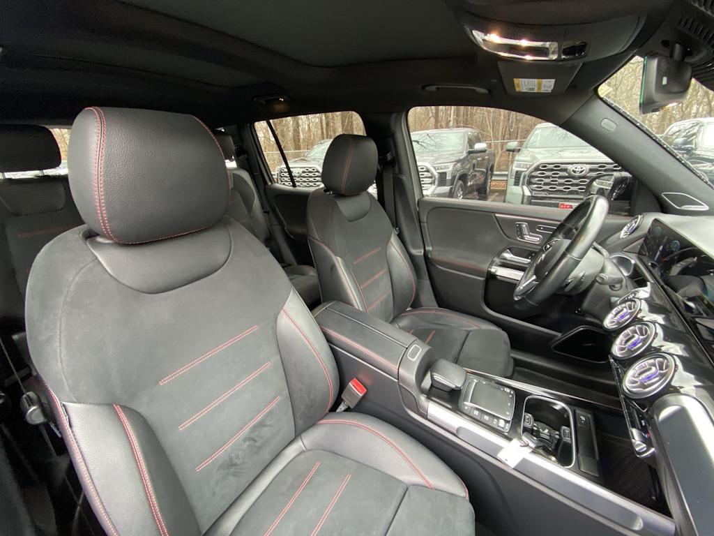 Thumbnail: 2021 Mercedes-Benz GLB - 32