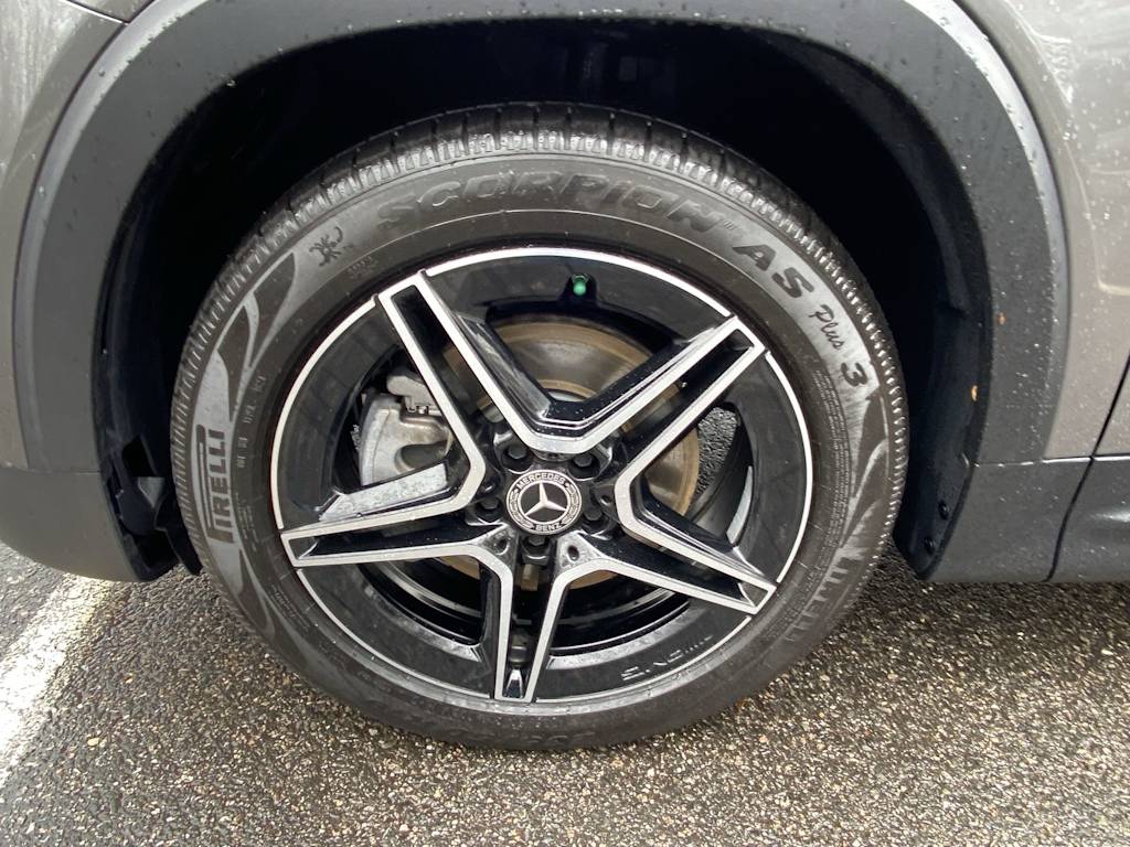 Thumbnail: 2021 Mercedes-Benz GLB - 8