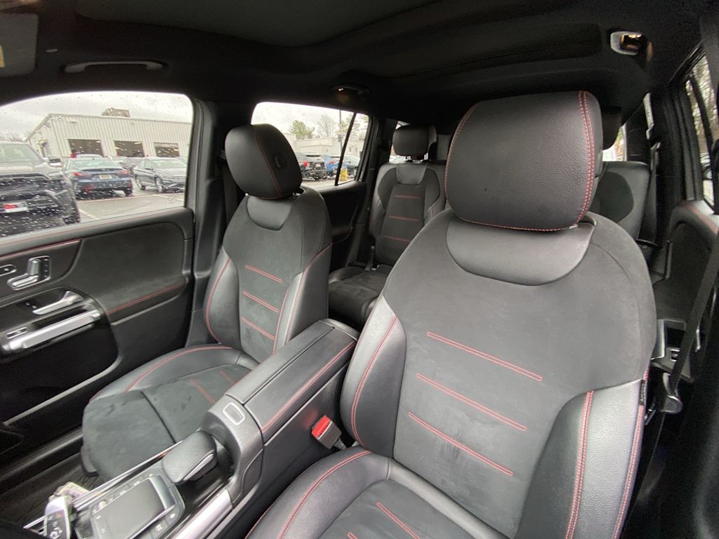 Thumbnail: 2021 Mercedes-Benz GLB - 11