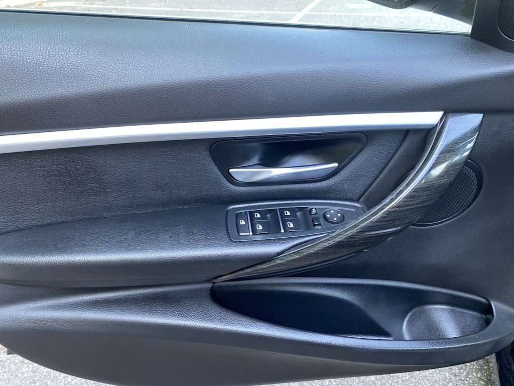 Thumbnail: 2018 BMW 3 Series - 29