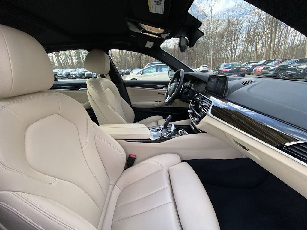 Thumbnail: 2020 BMW 5 Series - 32