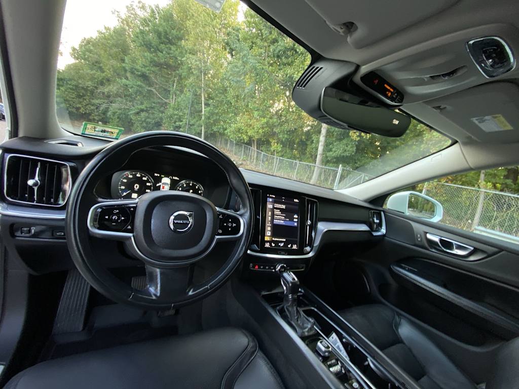 Thumbnail: 2020 Volvo V60 - 10