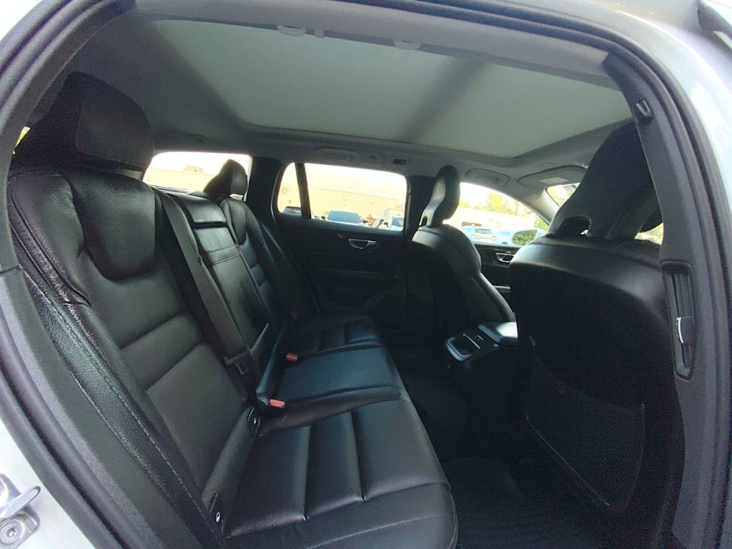Thumbnail: 2020 Volvo V60 - 36