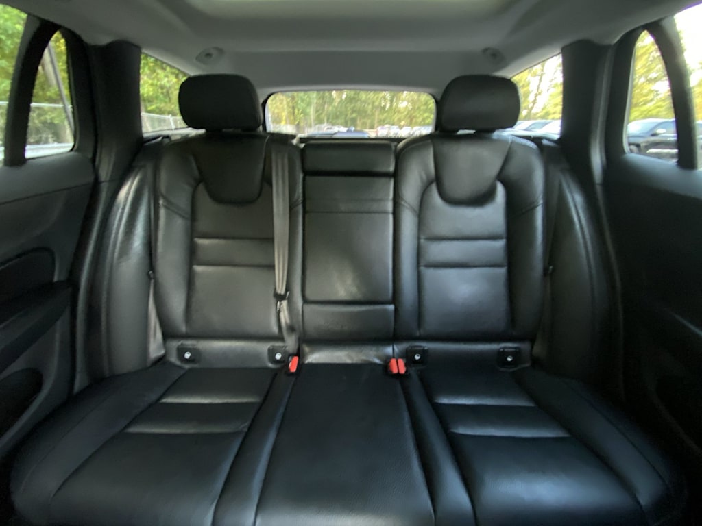 Thumbnail: 2020 Volvo V60 - 37