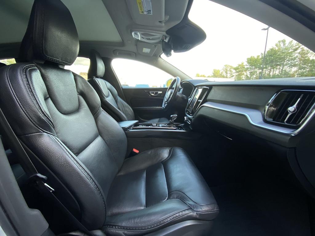 Thumbnail: 2020 Volvo V60 - 34