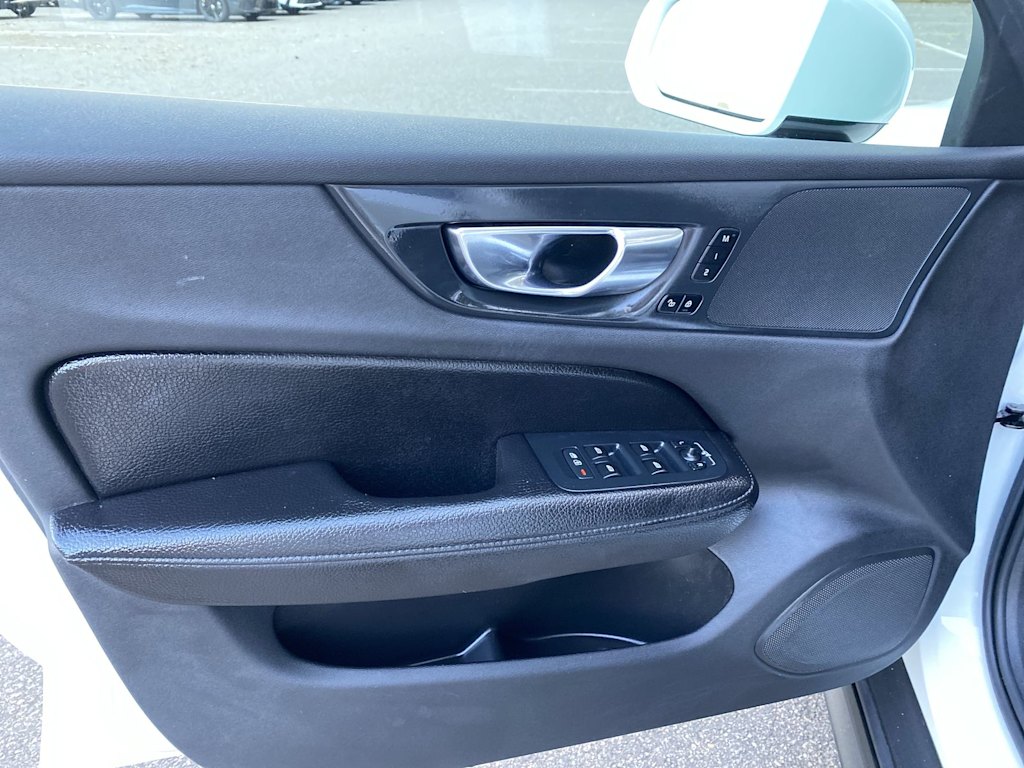 Thumbnail: 2020 Volvo V60 - 33
