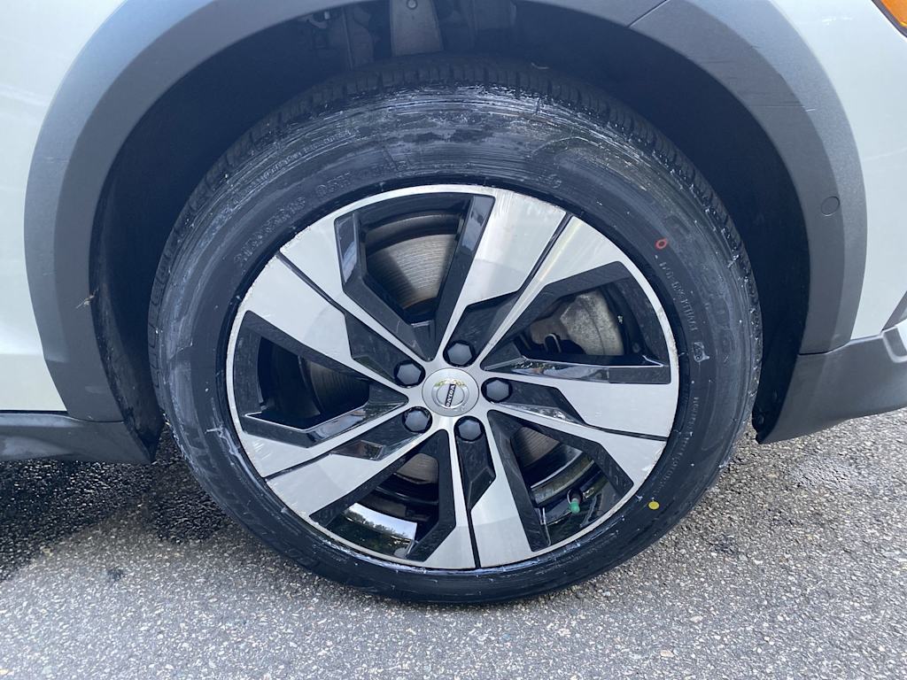 Thumbnail: 2020 Volvo V60 - 31