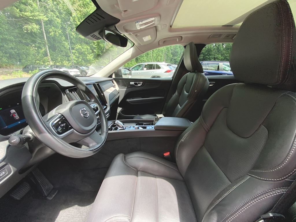 Thumbnail: 2022 Volvo XC60 - 10