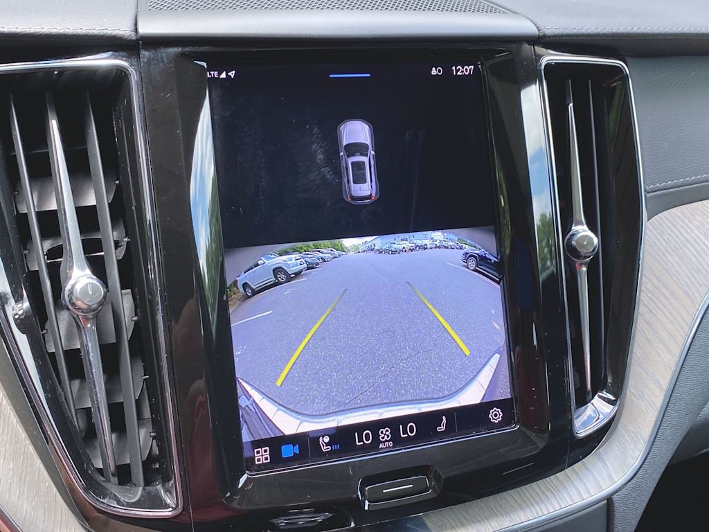 Thumbnail: 2022 Volvo XC60 - 32