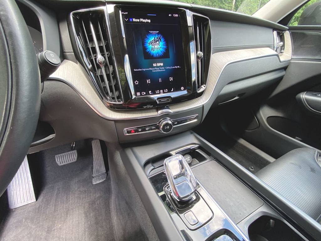 Thumbnail: 2022 Volvo XC60 - 13