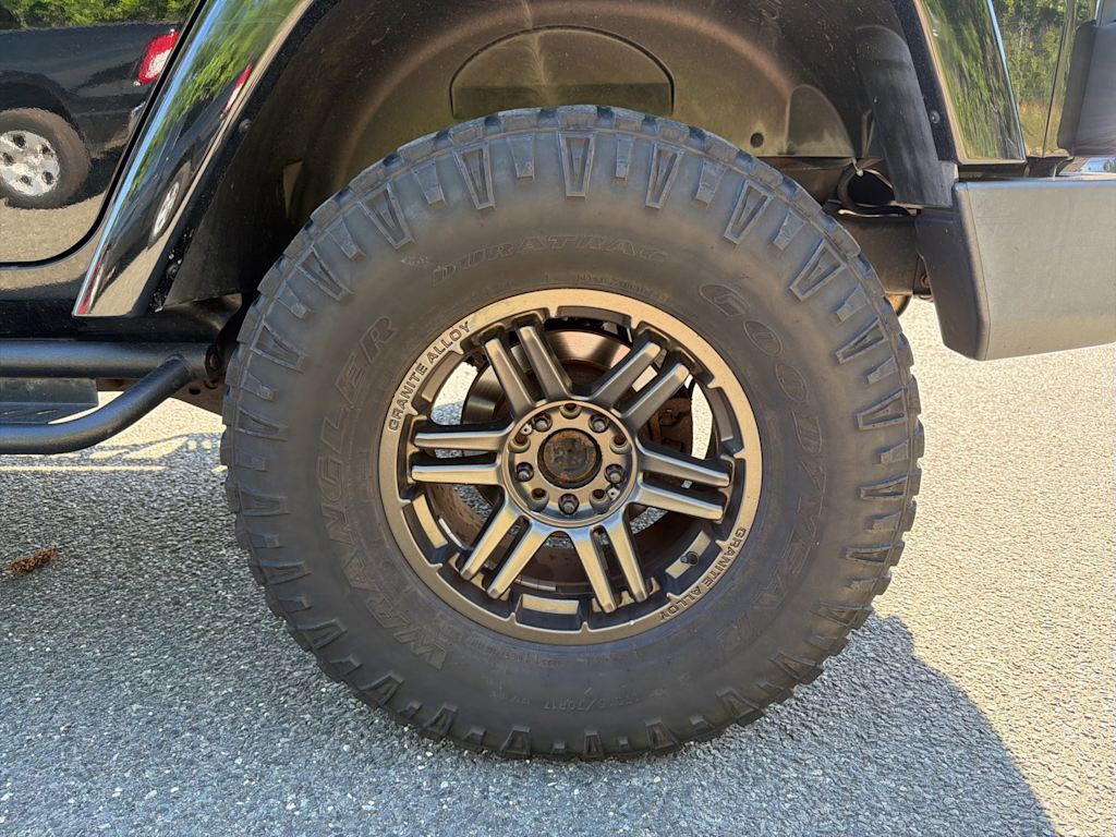 Thumbnail: 2013 Jeep Wrangler - 19
