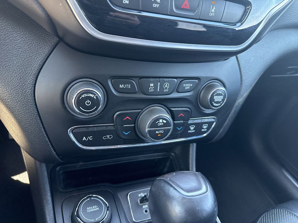 Thumbnail: 2019 Jeep Cherokee - 20