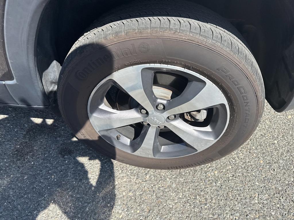 Thumbnail: 2019 Jeep Cherokee - 15