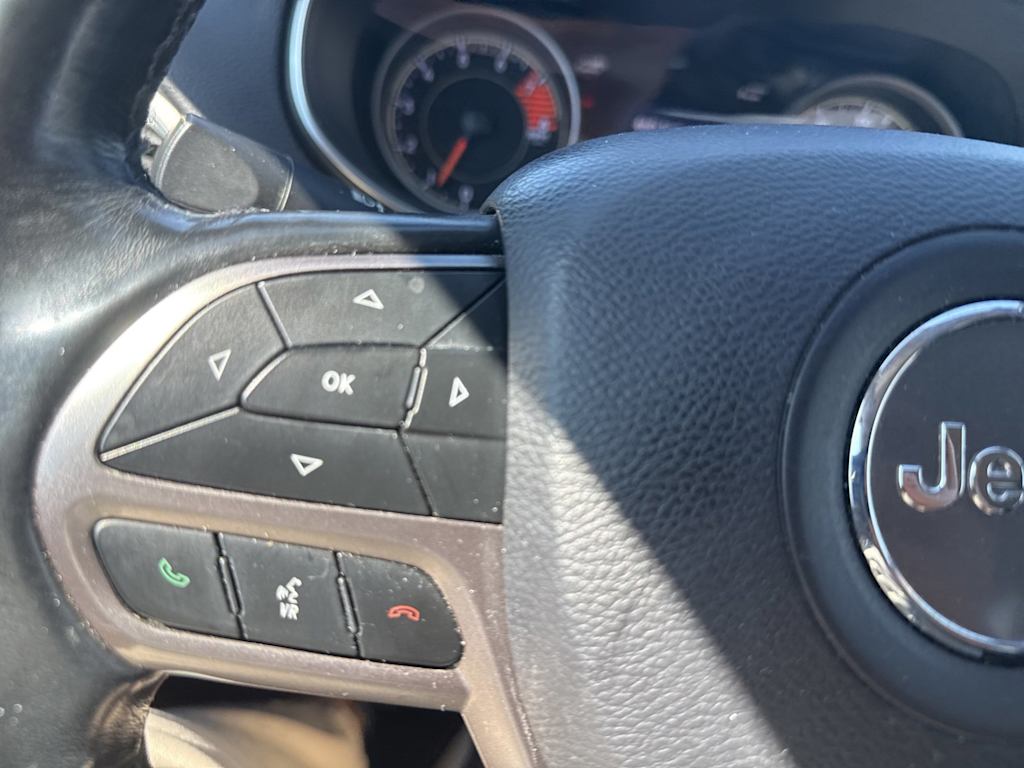 Thumbnail: 2019 Jeep Cherokee - 23
