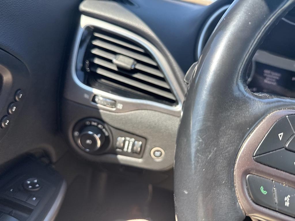 Thumbnail: 2019 Jeep Cherokee - 24
