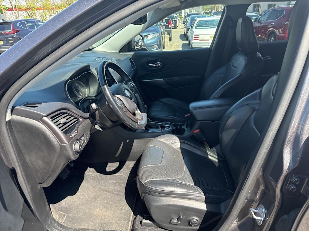 Thumbnail: 2019 Jeep Cherokee - 7