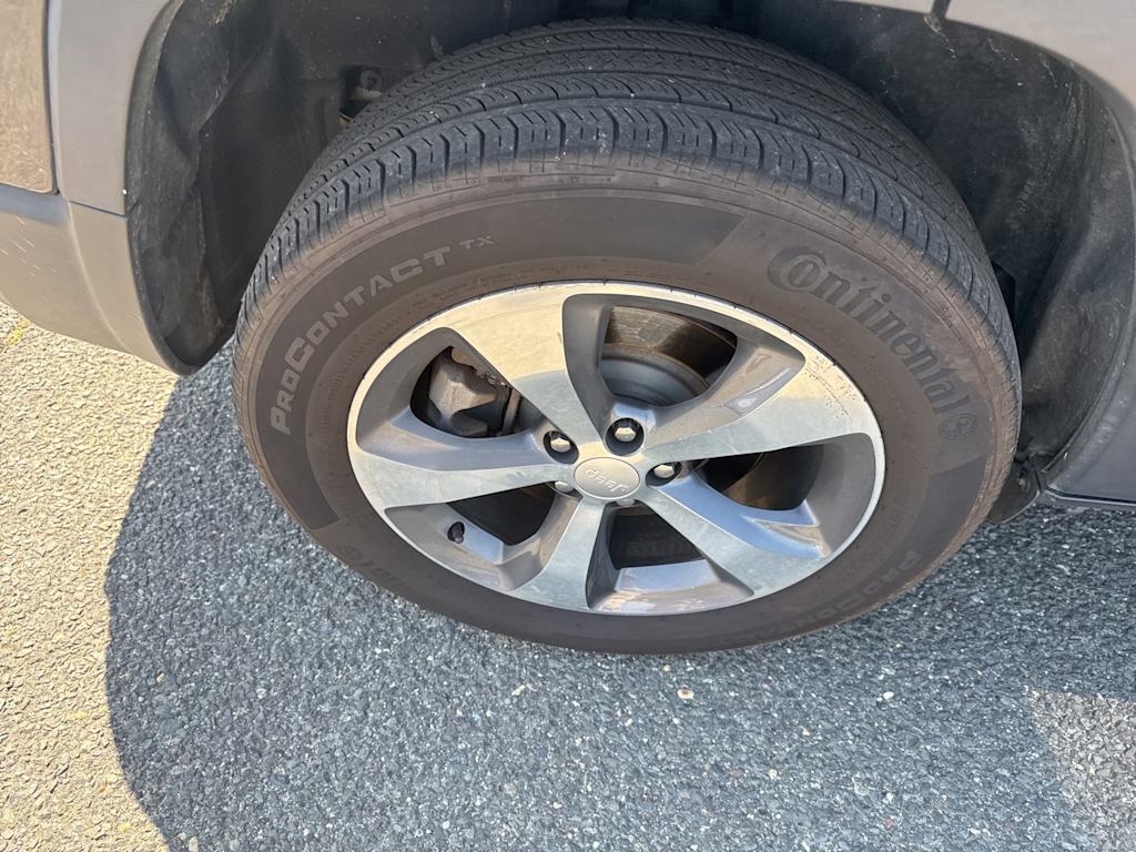 Thumbnail: 2019 Jeep Cherokee - 16
