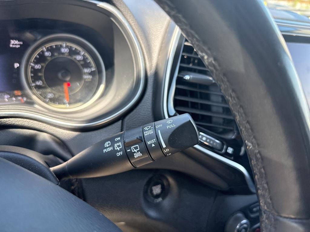 Thumbnail: 2019 Jeep Cherokee - 25