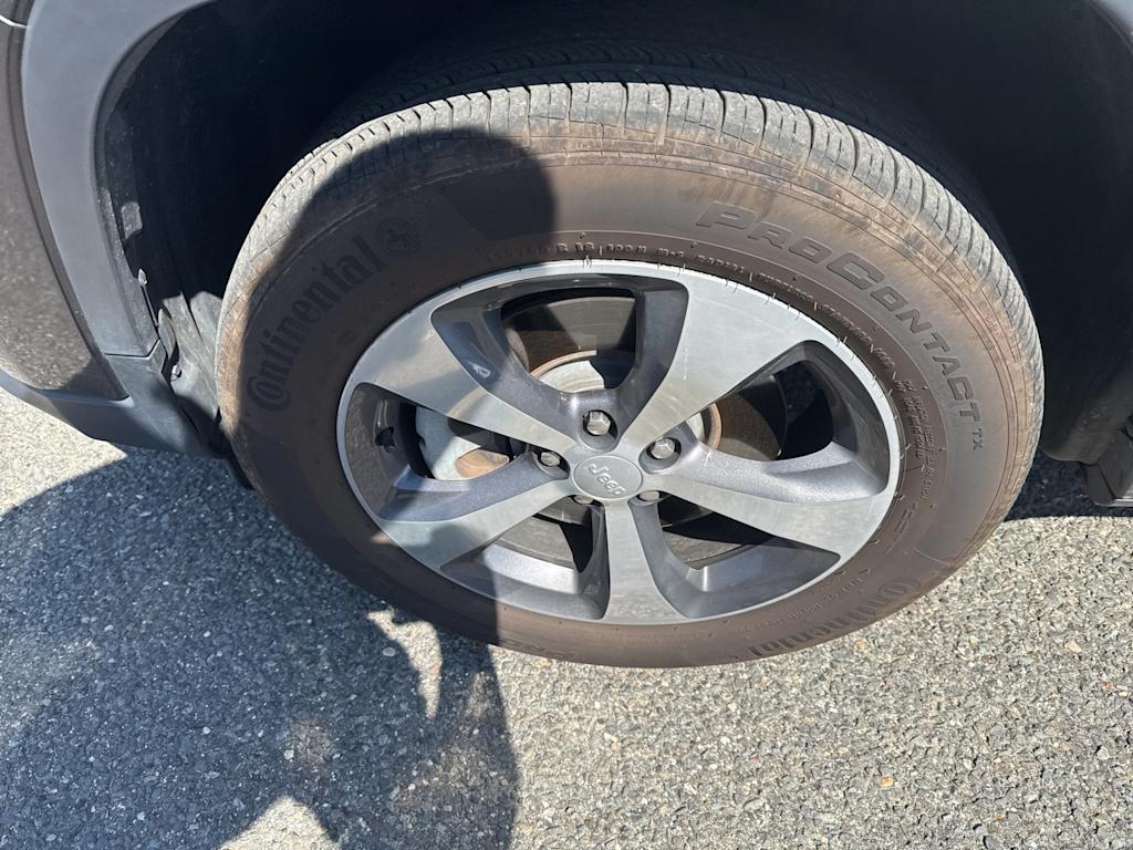 Thumbnail: 2019 Jeep Cherokee - 6