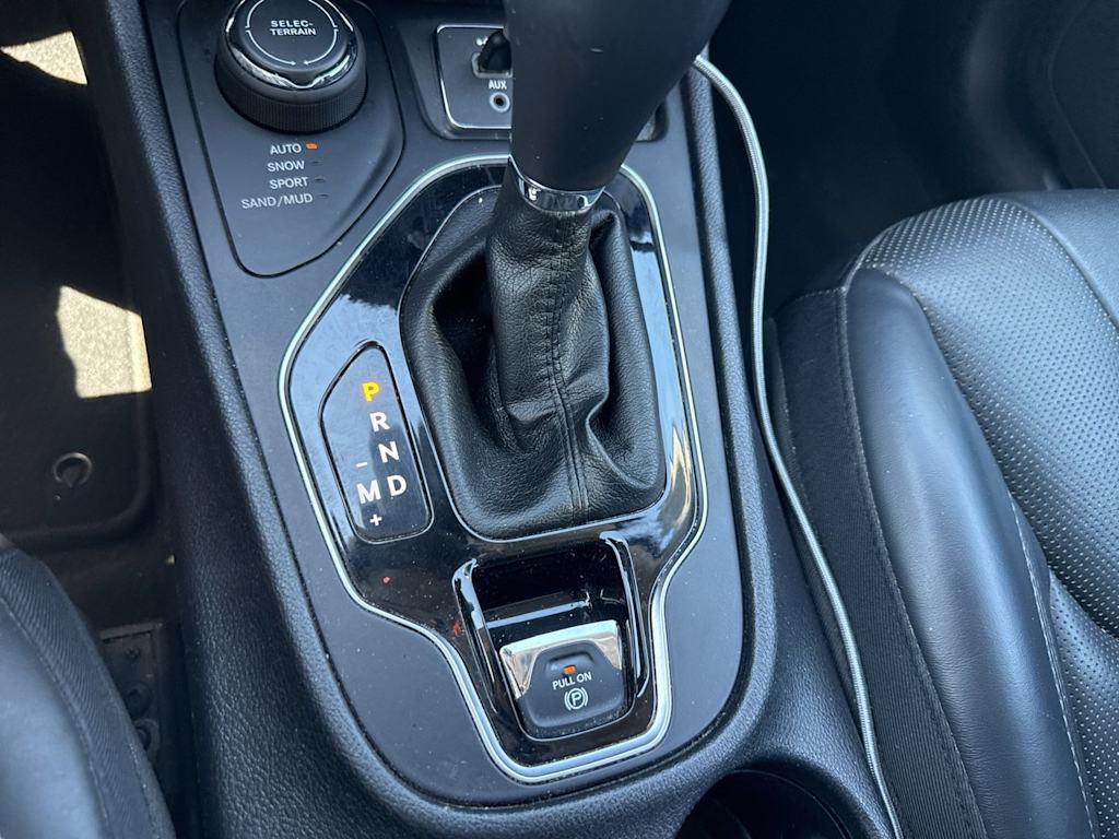 Thumbnail: 2019 Jeep Cherokee - 21