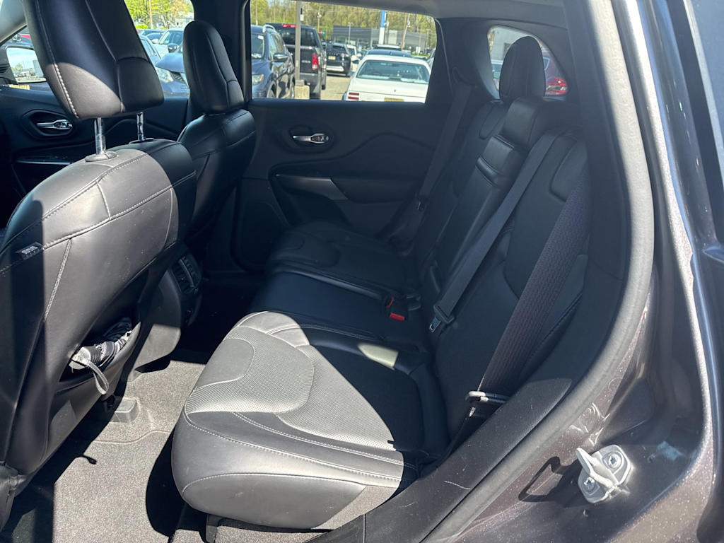 Thumbnail: 2019 Jeep Cherokee - 8