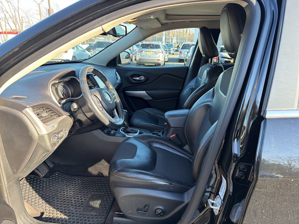 Thumbnail: 2018 Jeep Cherokee - 8