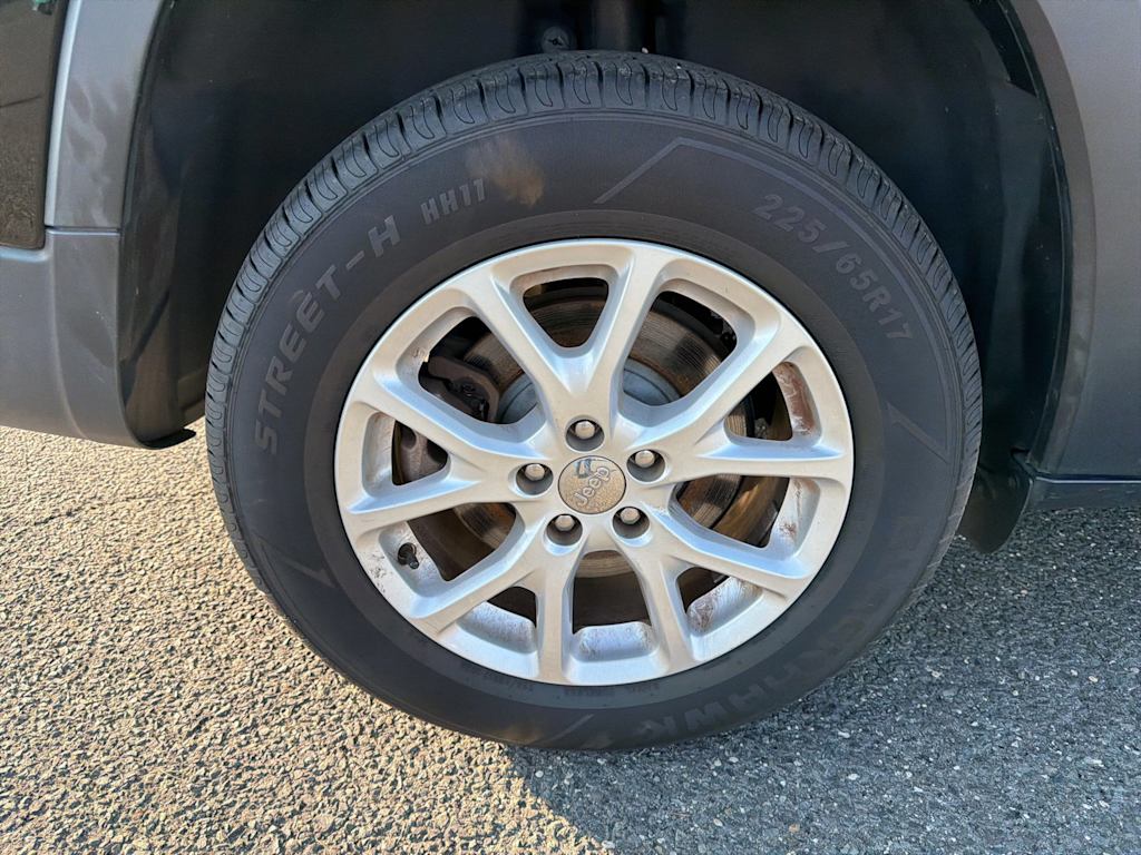 Thumbnail: 2018 Jeep Cherokee - 24