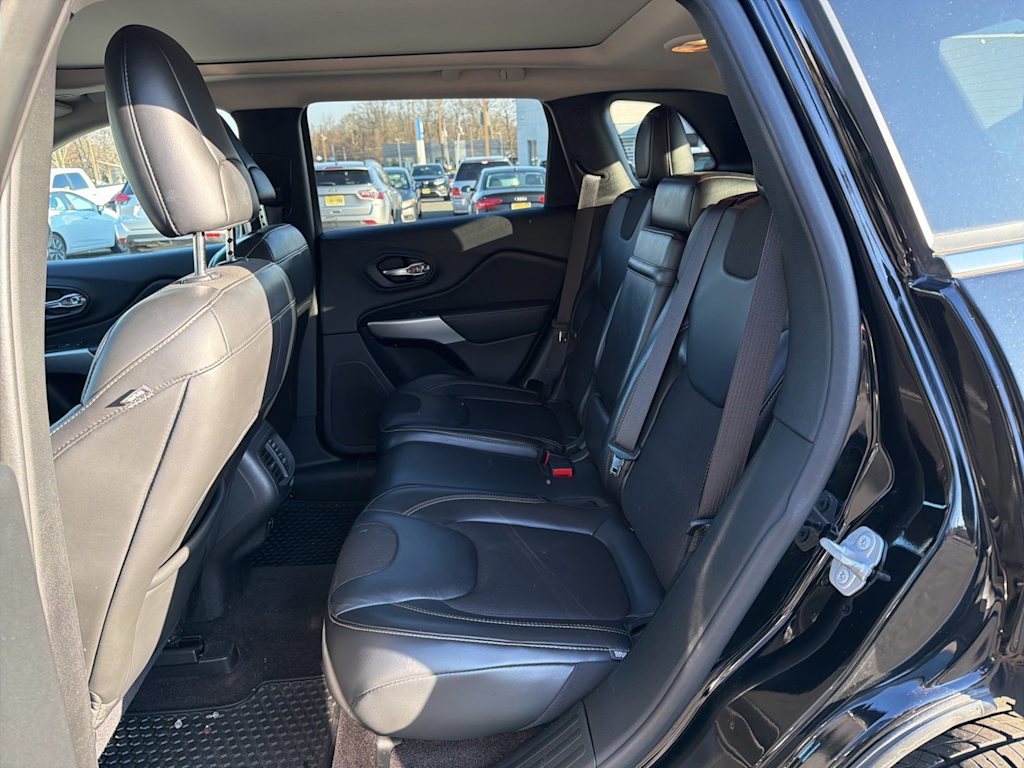 Thumbnail: 2018 Jeep Cherokee - 17