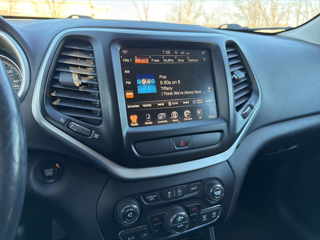 Thumbnail: 2018 Jeep Cherokee - 10