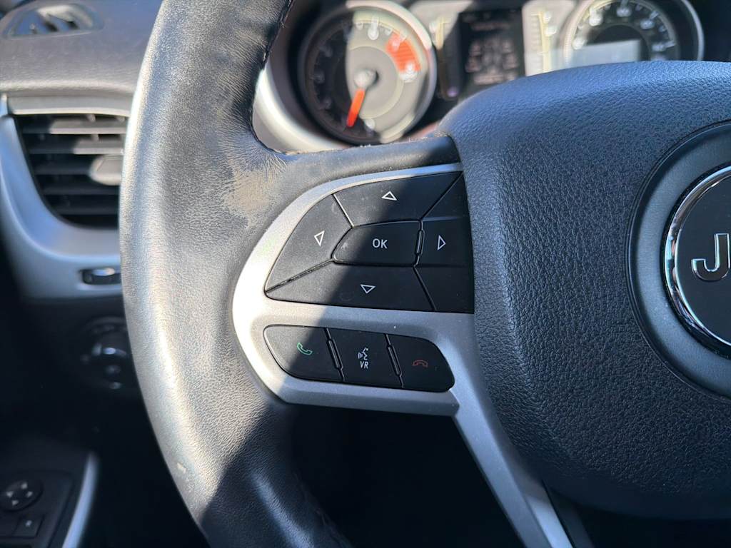 Thumbnail: 2018 Jeep Cherokee - 20