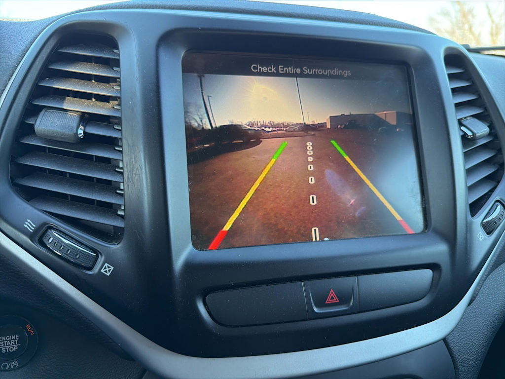 Thumbnail: 2018 Jeep Cherokee - 18