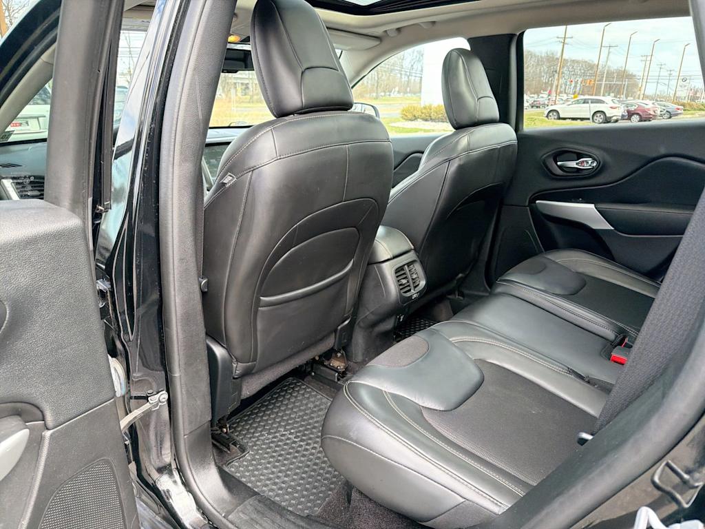 Thumbnail: 2018 Jeep Cherokee - 12