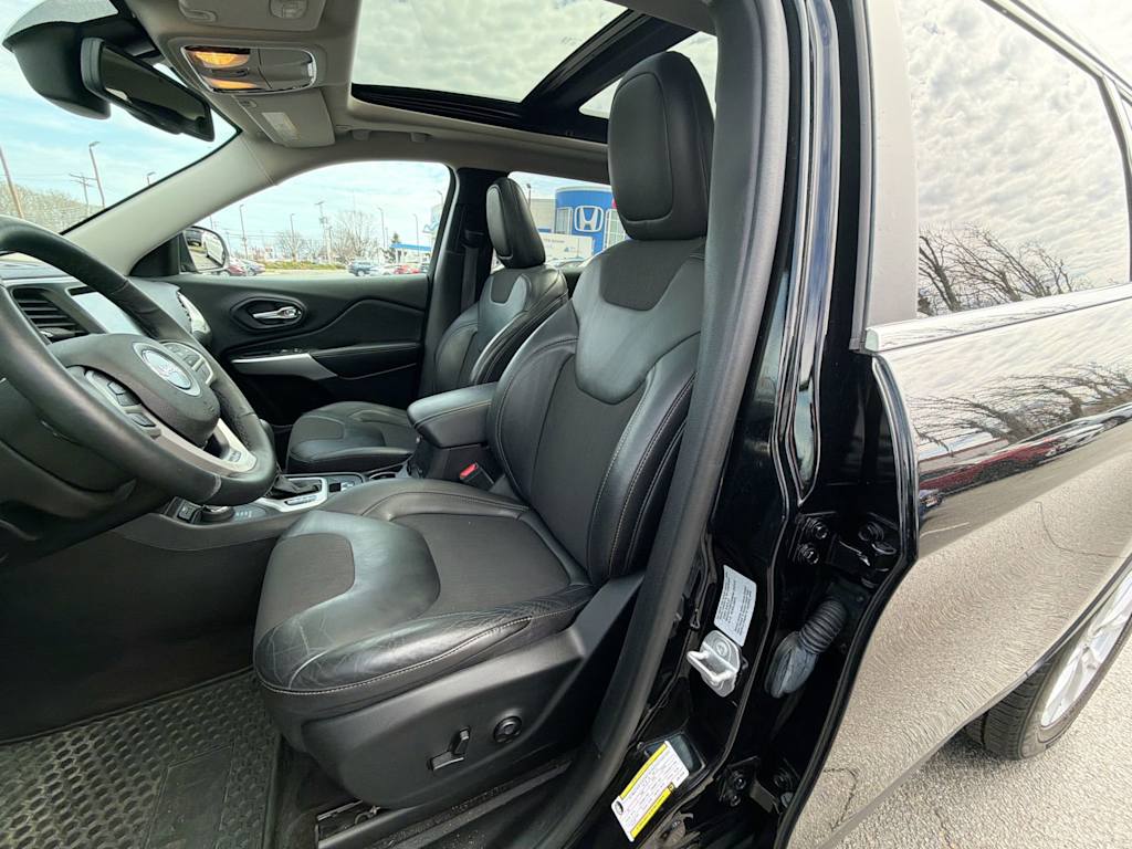 Thumbnail: 2018 Jeep Cherokee - 28