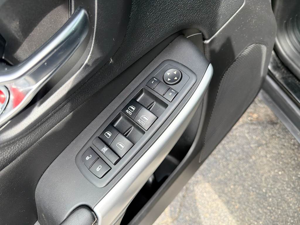 Thumbnail: 2018 Jeep Cherokee - 29