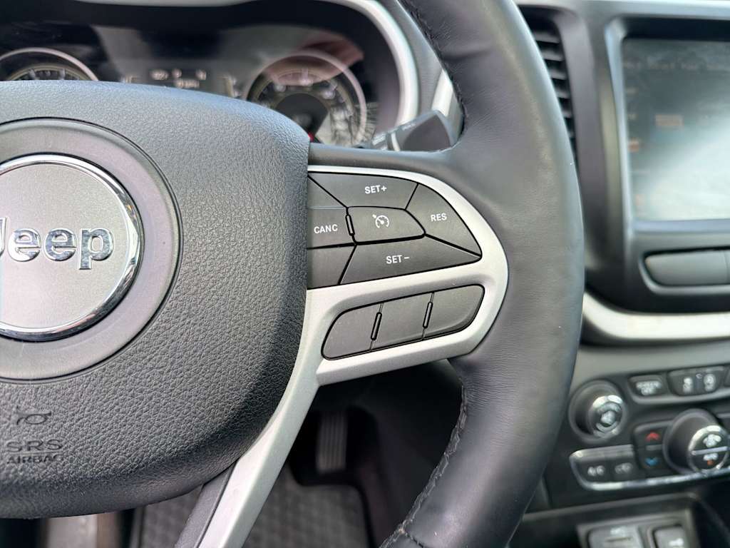 Thumbnail: 2018 Jeep Cherokee - 32