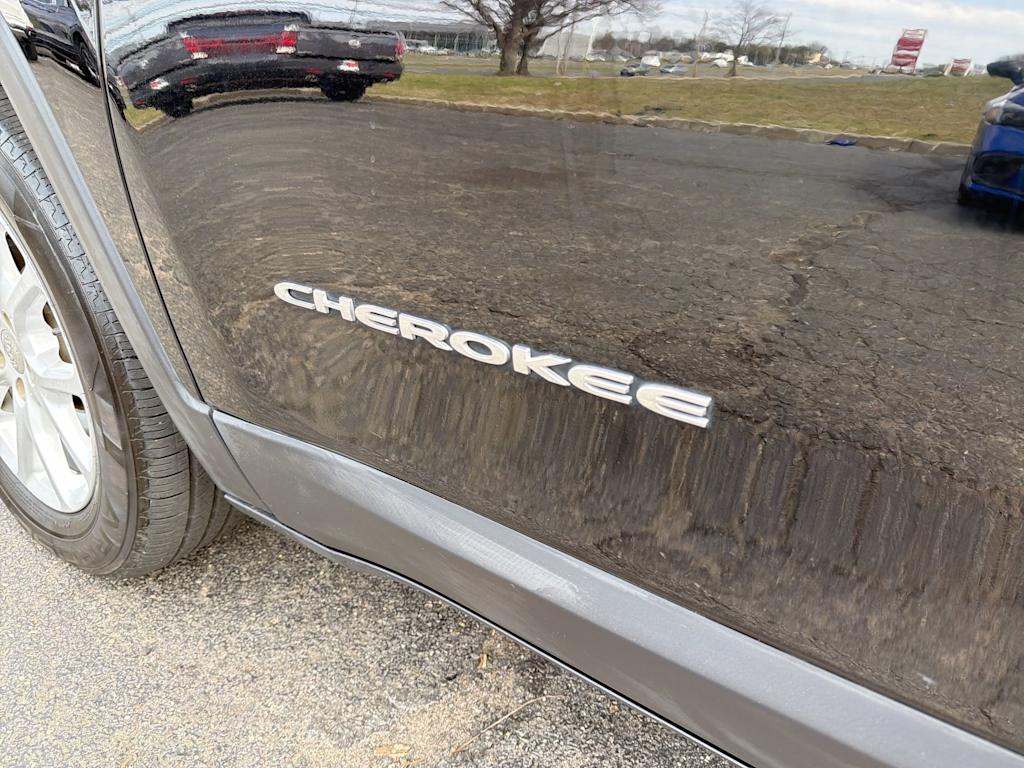 Thumbnail: 2018 Jeep Cherokee - 7