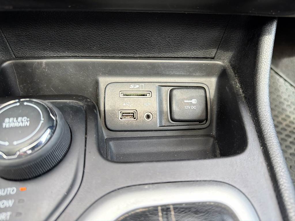 Thumbnail: 2018 Jeep Cherokee - 34
