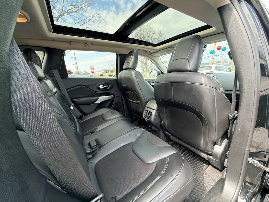 Thumbnail: 2018 Jeep Cherokee - 26