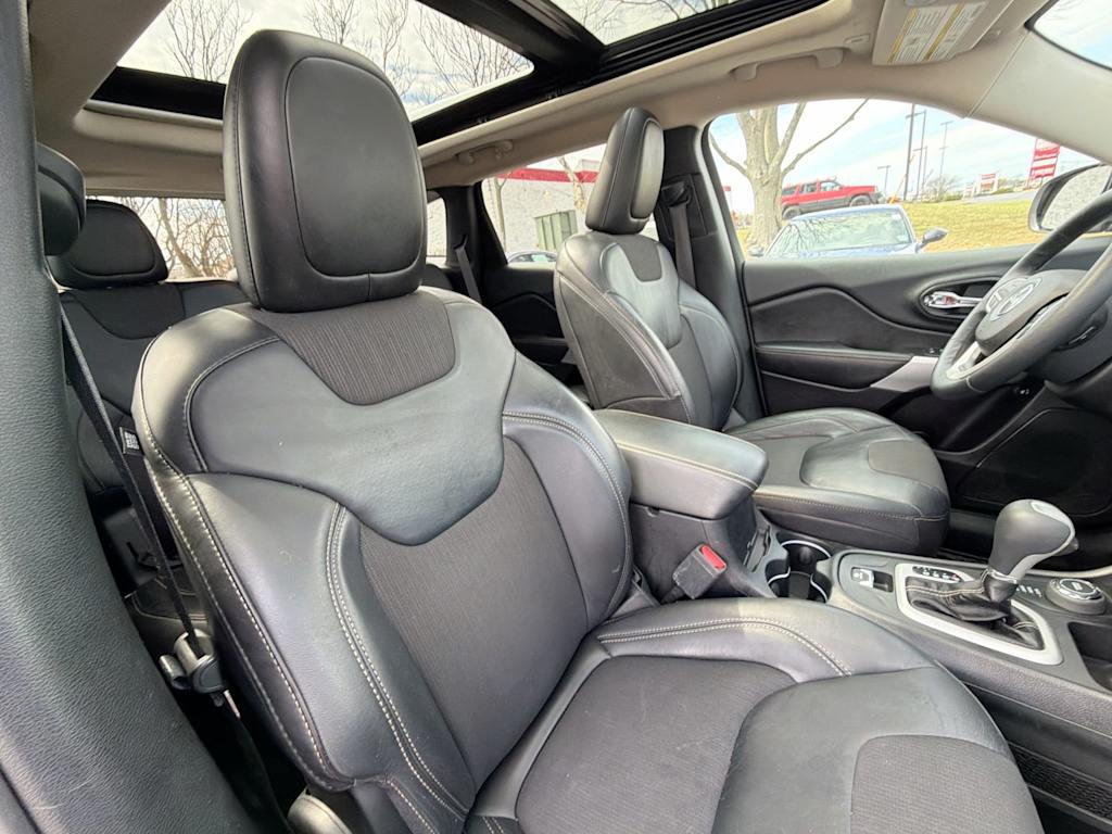 Thumbnail: 2018 Jeep Cherokee - 27