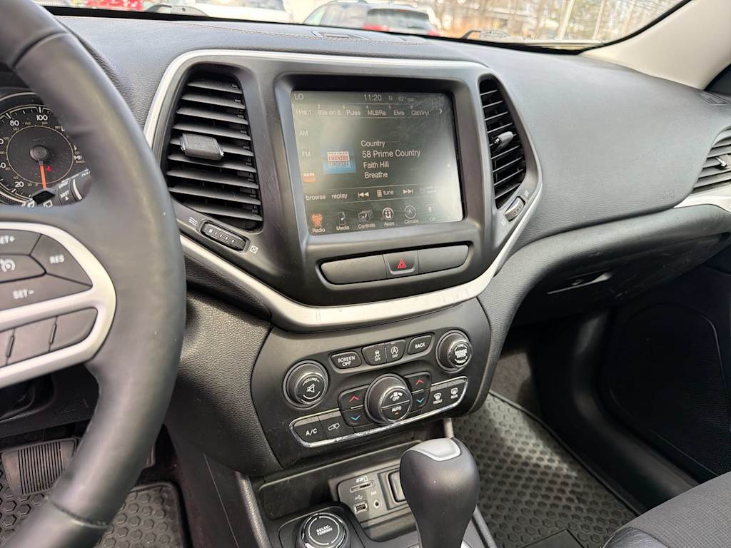 Thumbnail: 2018 Jeep Cherokee - 15