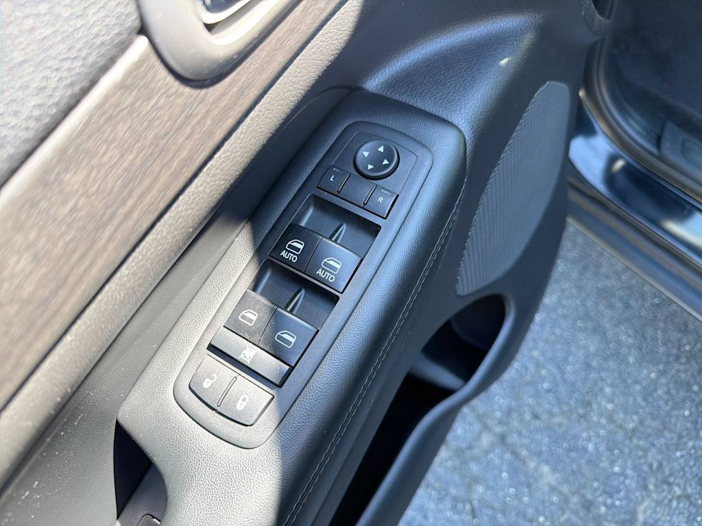 Thumbnail: 2018 Jeep Grand Cherokee - 29