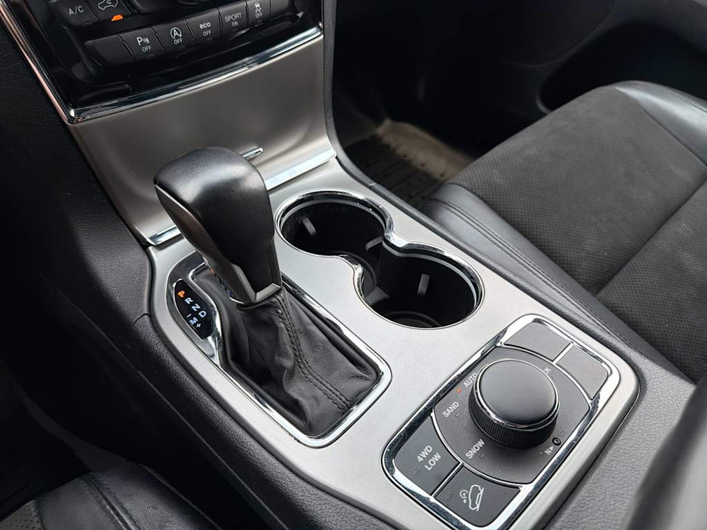 Thumbnail: 2020 Jeep Grand Cherokee - 16